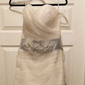 W too wedding dress